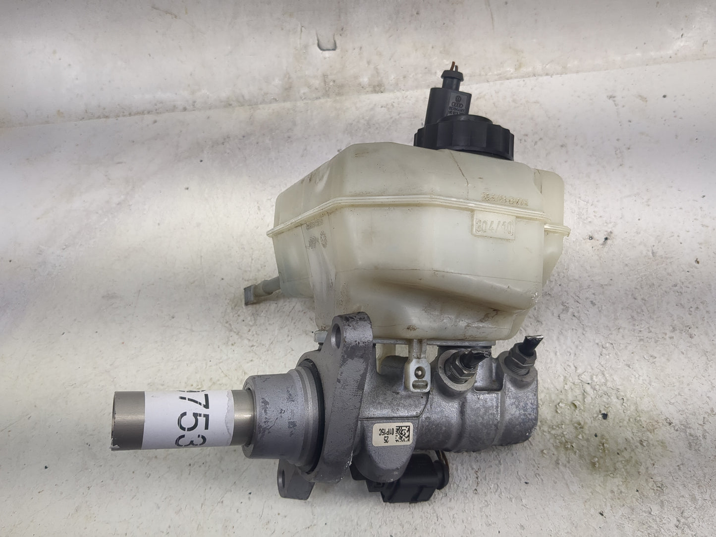 2009-2018 Volkswagen Tiguan Brake Master Cylinder - Oemusedautoparts1.com