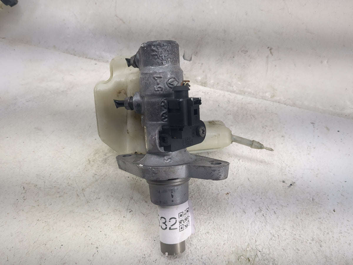 2009-2018 Volkswagen Tiguan Brake Master Cylinder - Oemusedautoparts1.com