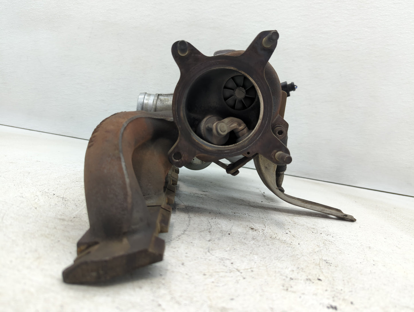 2009 Volkswagen Tiguan Turbocharger Exhaust Manifold With Turbo Charger - Oemusedautoparts1.com