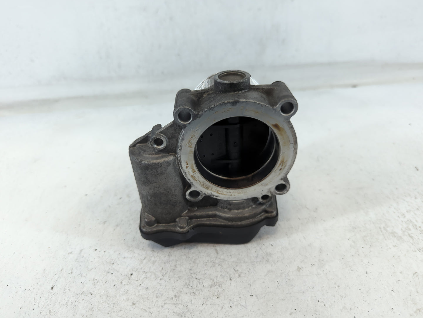 2009-2018 Volkswagen Tiguan Throttle Body P/N:06F 133 062 Q Fits OEM Used Auto Parts - Oemusedautoparts1.com