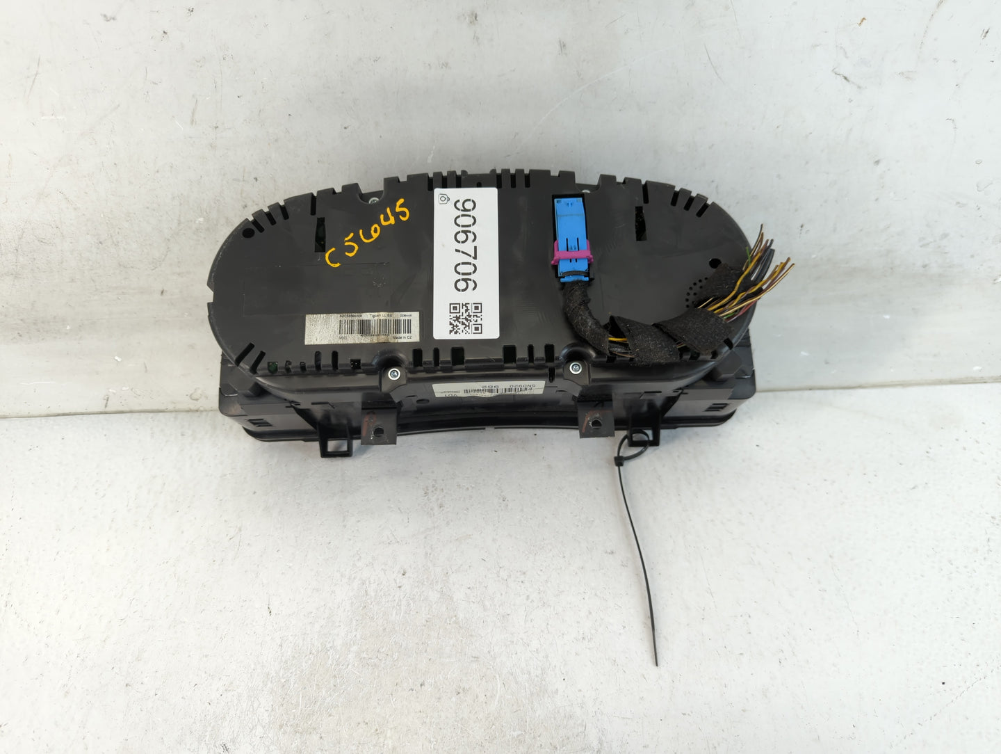 2011 Volkswagen Tiguan Instrument Cluster Speedometer Gauges P/N:5N0920962 Fits OEM Used Auto Parts - Oemusedautoparts1.com
