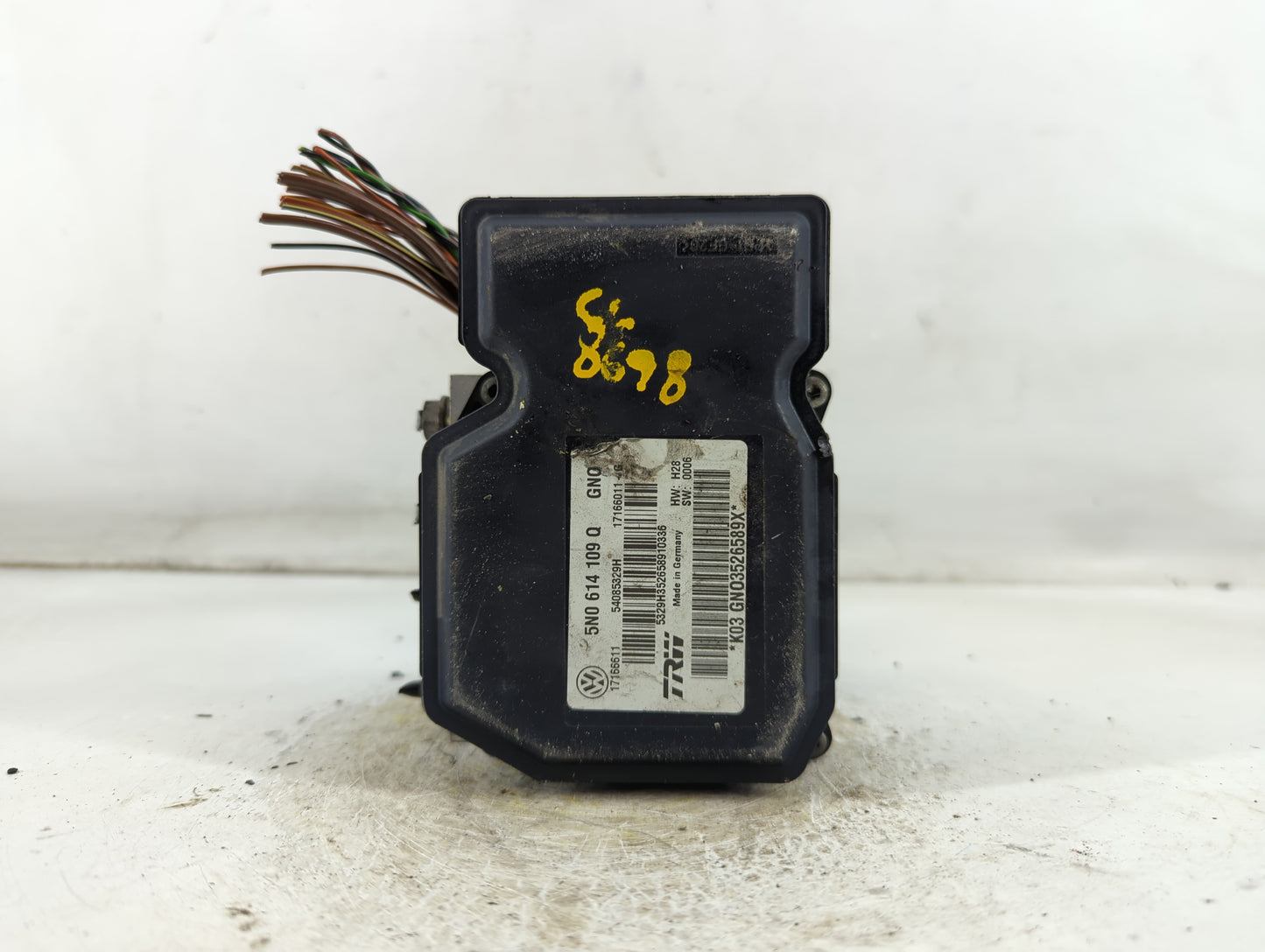 2010-2011 Volkswagen Tiguan ABS Pump Control Module Replacement P/N:5N0 614 109 Q Fits Fits 2010 2011 OEM Used Auto Parts - 