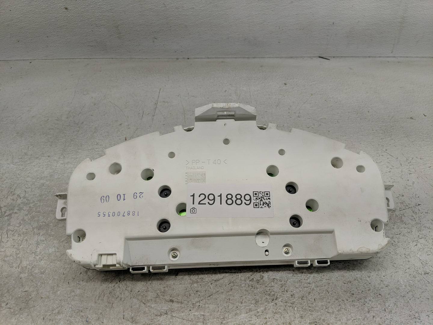 2008-2013 Volvo C30 Instrument Cluster Speedometer Gauges P/N:31296231 Fits Fits 2008 2009 2010 2011 2012 2013 OEM Used Auto