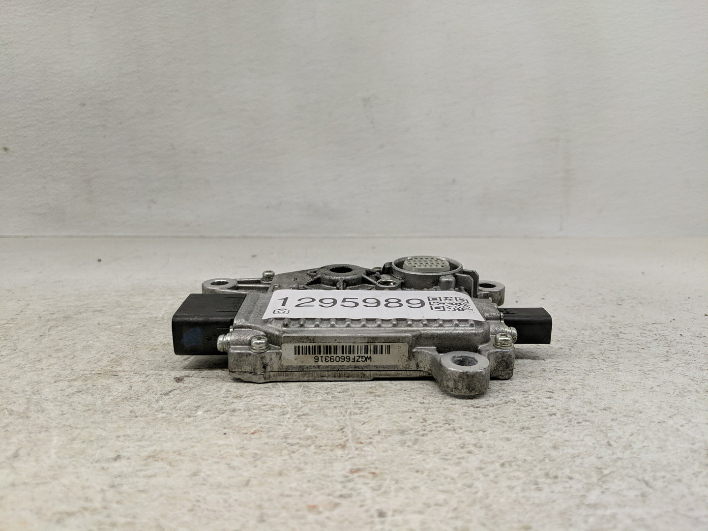 2011 Volvo V40 PCM Engine Control Computer ECU ECM PCU OEM P/N:30735596 Fits OEM Used Auto Parts - Oemusedautoparts1.com