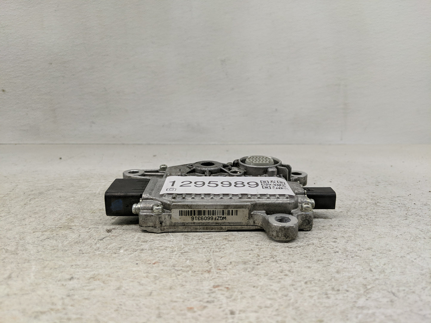 2011 Volvo V40 PCM Engine Control Computer ECU ECM PCU OEM P/N:30735596 Fits OEM Used Auto Parts - Oemusedautoparts1.com