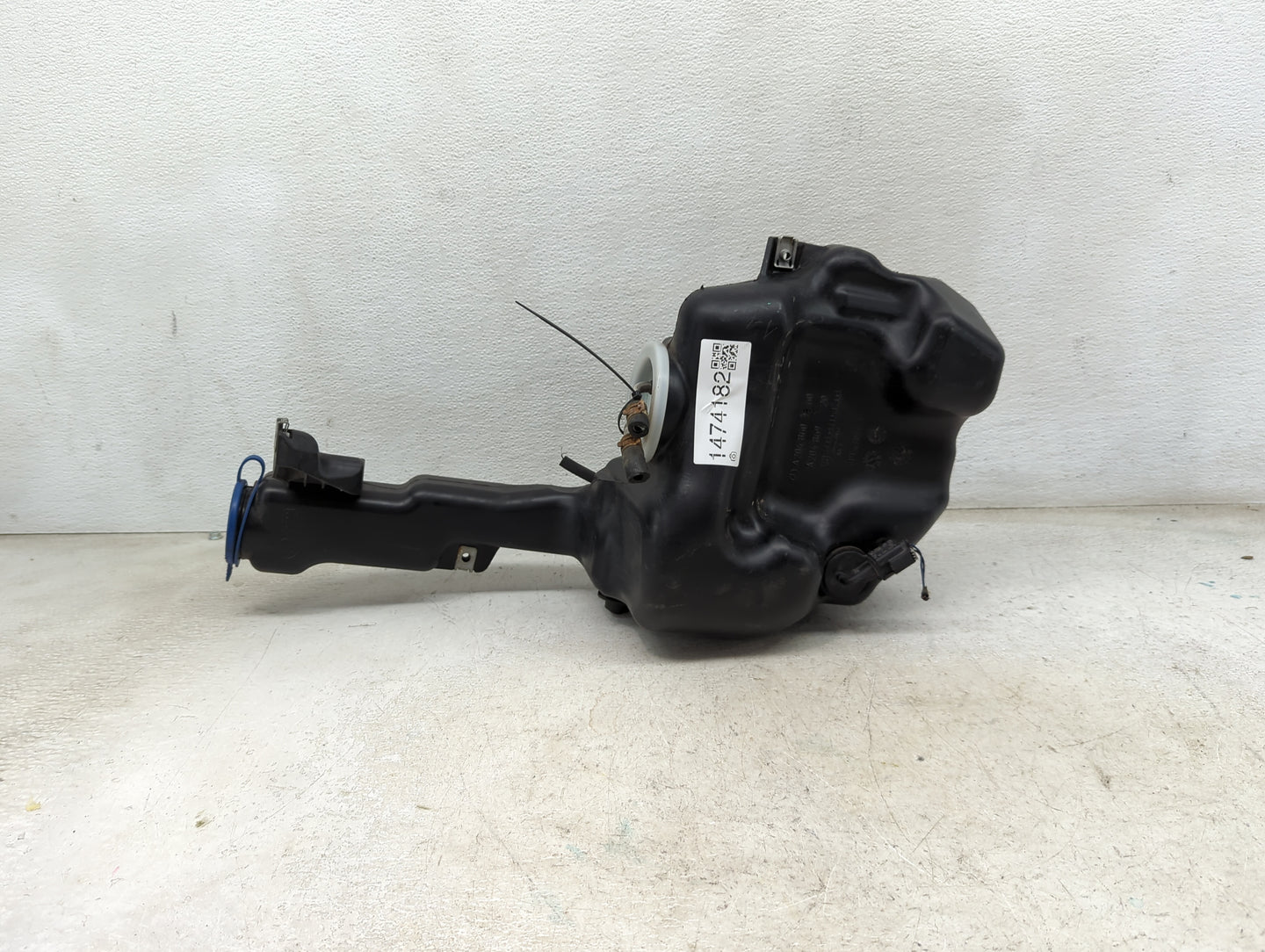 Volvo V40 Windshield Washer Fluid Reservoir Bottle Oem - Oemusedautoparts1.com