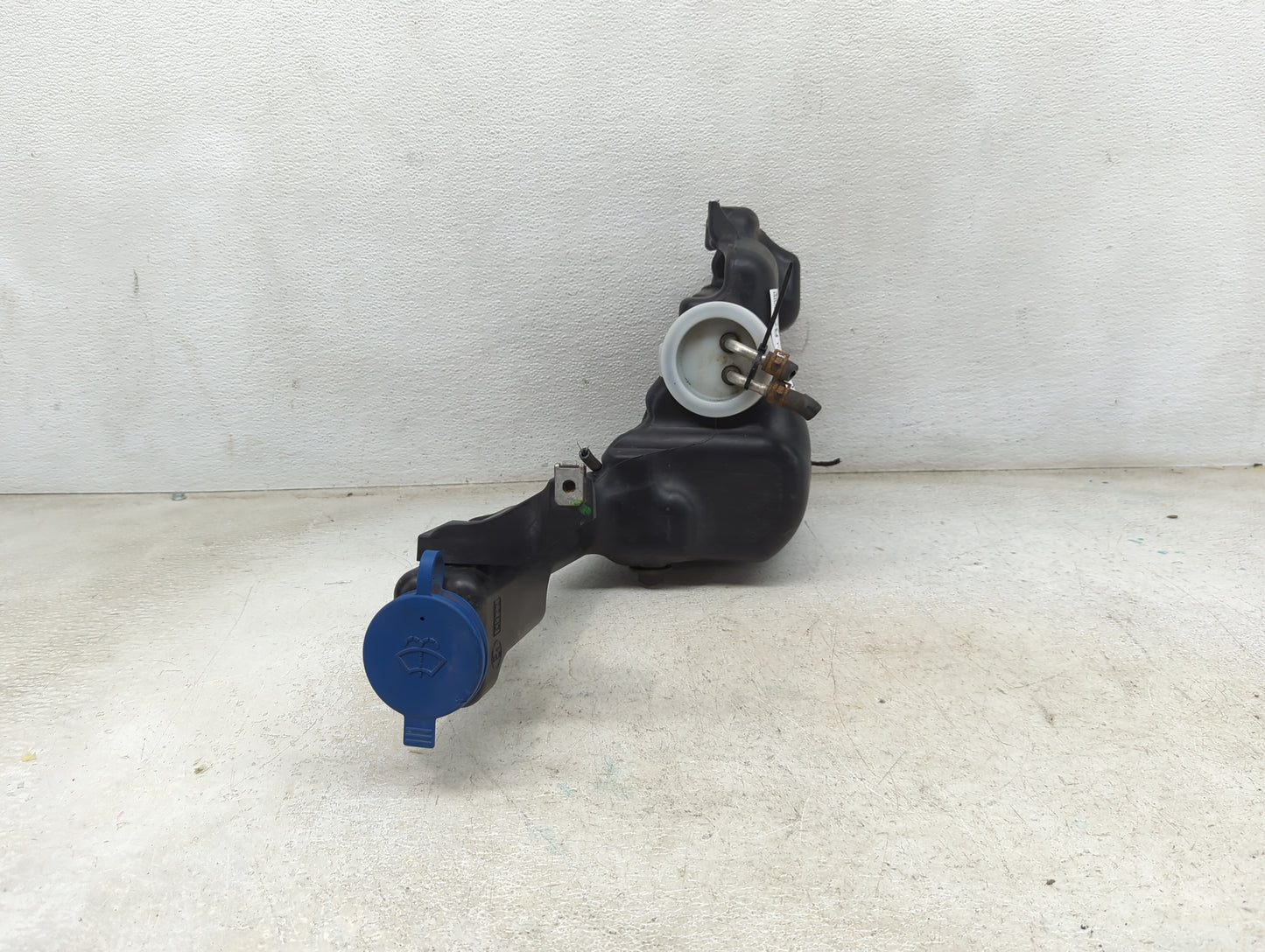 Volvo V40 Windshield Washer Fluid Reservoir Bottle Oem - Oemusedautoparts1.com
