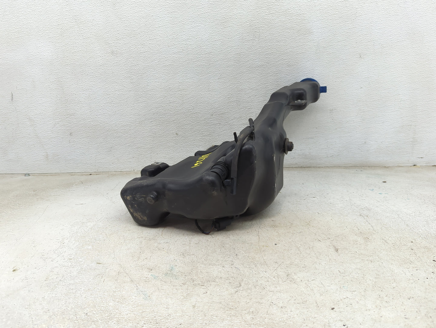 Volvo V40 Windshield Washer Fluid Reservoir Bottle Oem - Oemusedautoparts1.com