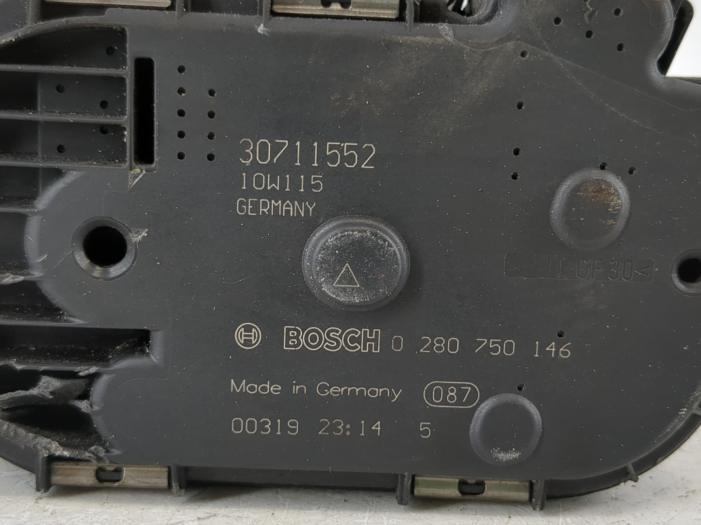 2011 Volvo V70 Throttle Body P/N:30711552 Fits Fits 2004 2005 2006 2007 2008 2009 2010 2012 2013 OEM Used Auto Parts - Oemus
