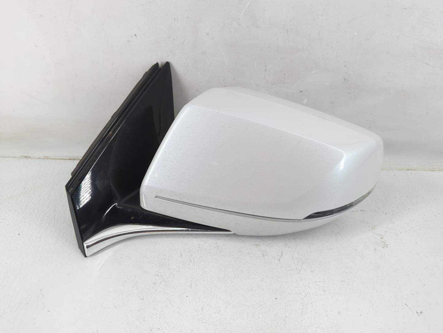 2016-2017 Cadillac Xts Driver Side View Mirror - Left Door Mirror OEM Used - Oemusedautoparts1.com