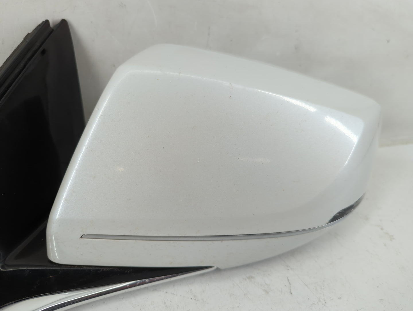 2016-2017 Cadillac Xts Driver Side View Mirror - Left Door Mirror OEM Used - Oemusedautoparts1.com