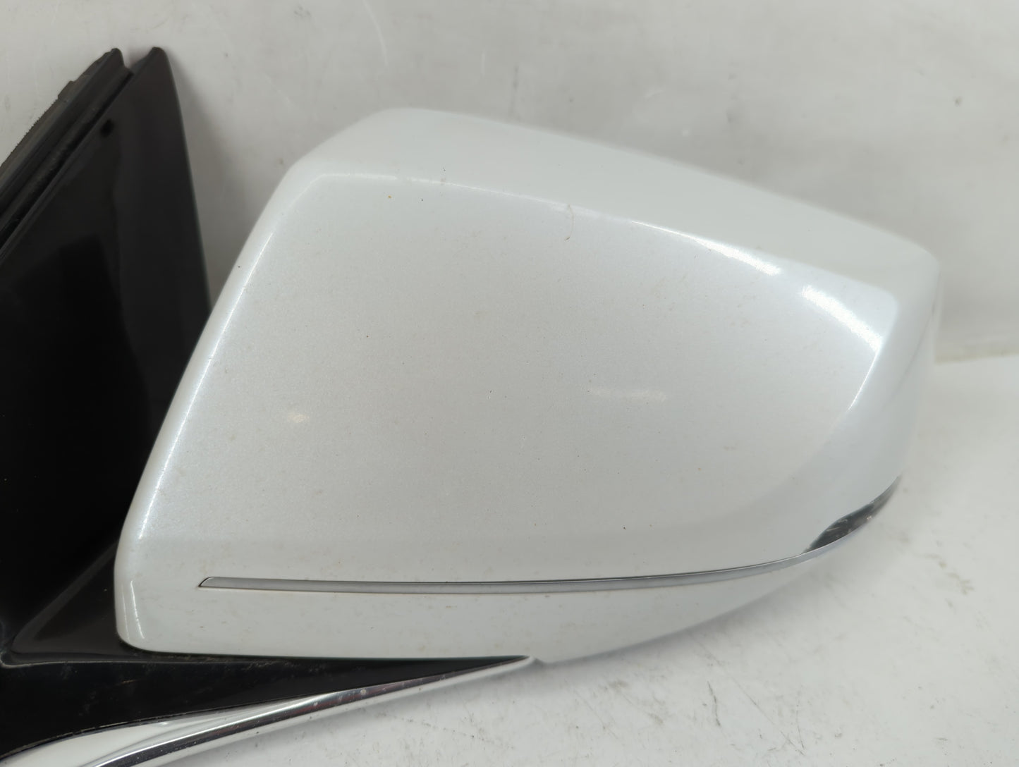 2016-2017 Cadillac Xts Driver Side View Mirror - Left Door Mirror OEM Used - Oemusedautoparts1.com