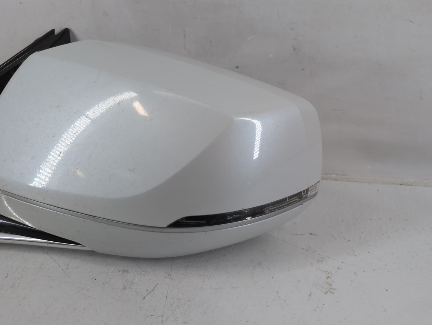 2016-2017 Cadillac Xts Driver Side View Mirror - Left Door Mirror OEM Used - Oemusedautoparts1.com