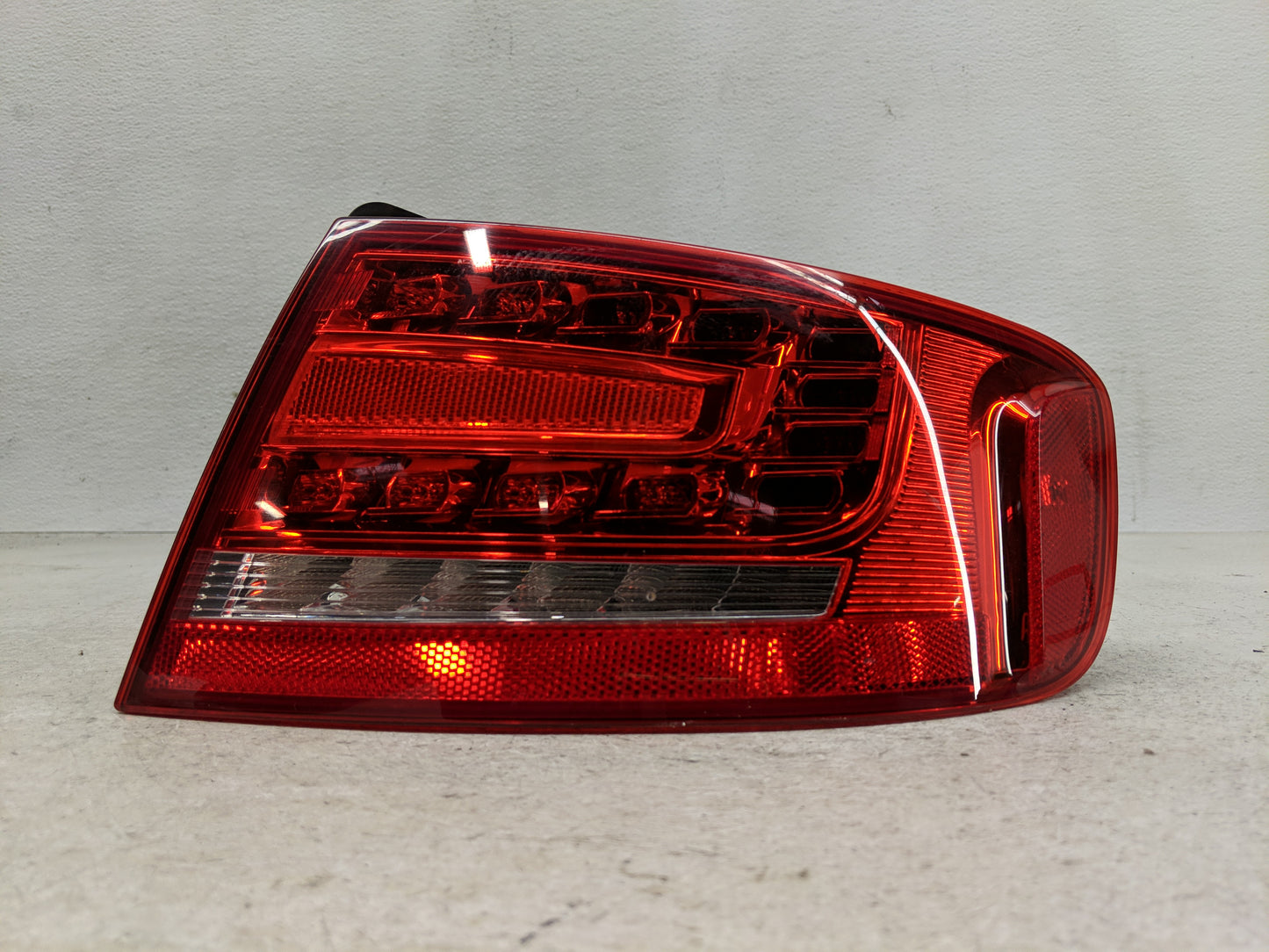 2010-2012 Audi A4 Tail Light Assembly Driver Left OEM P/N:8K5 945 096 Fits Fits 2010 2011 2012 OEM Used Auto Parts - Oemused