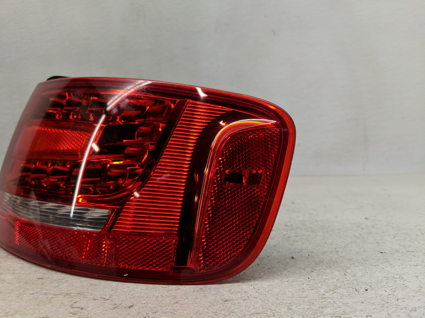 2010-2012 Audi A4 Tail Light Assembly Driver Left OEM P/N:8K5 945 096 Fits Fits 2010 2011 2012 OEM Used Auto Parts - Oemused