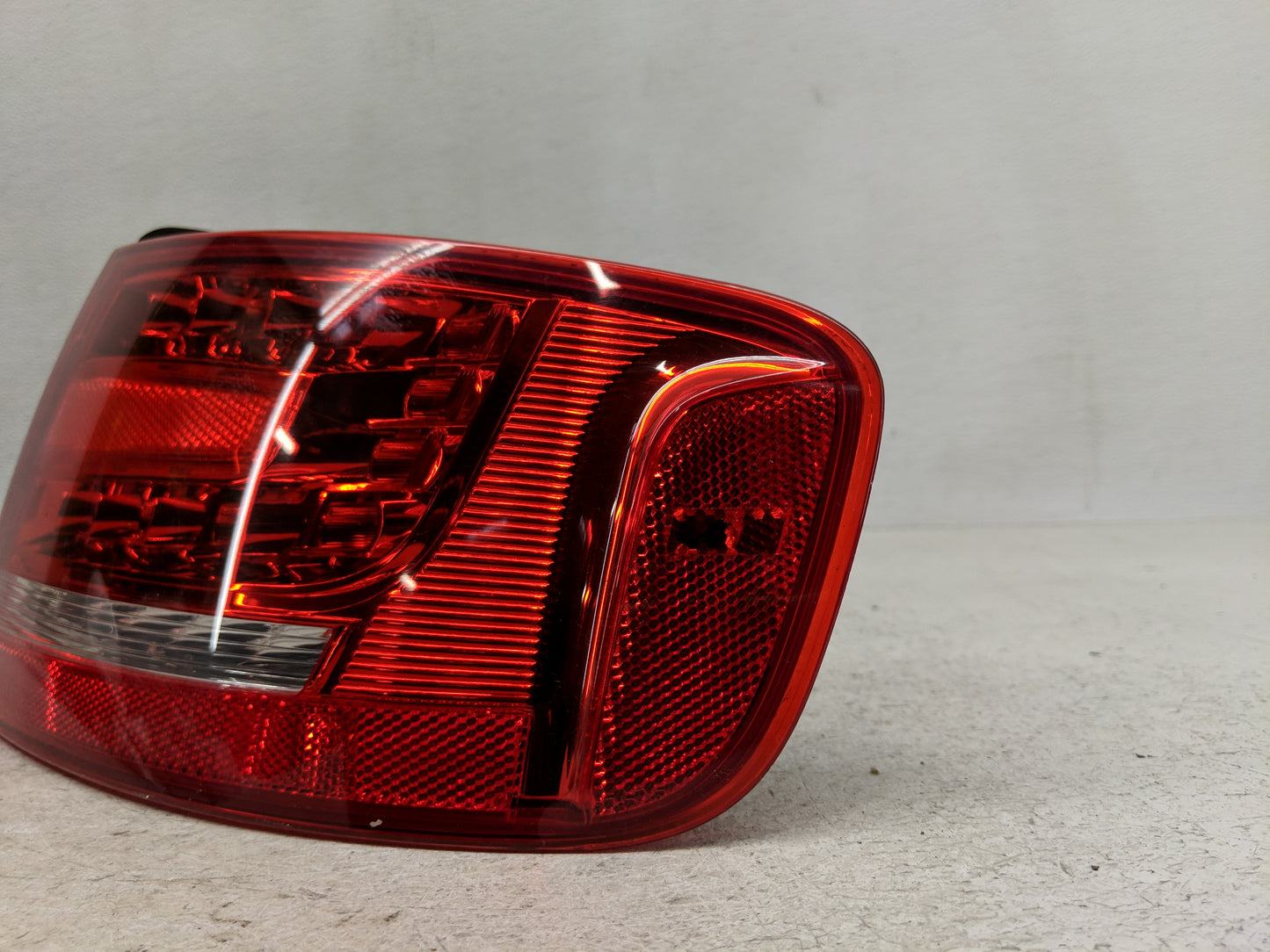 2010-2012 Audi A4 Tail Light Assembly Driver Left OEM P/N:8K5 945 096 Fits Fits 2010 2011 2012 OEM Used Auto Parts - Oemused