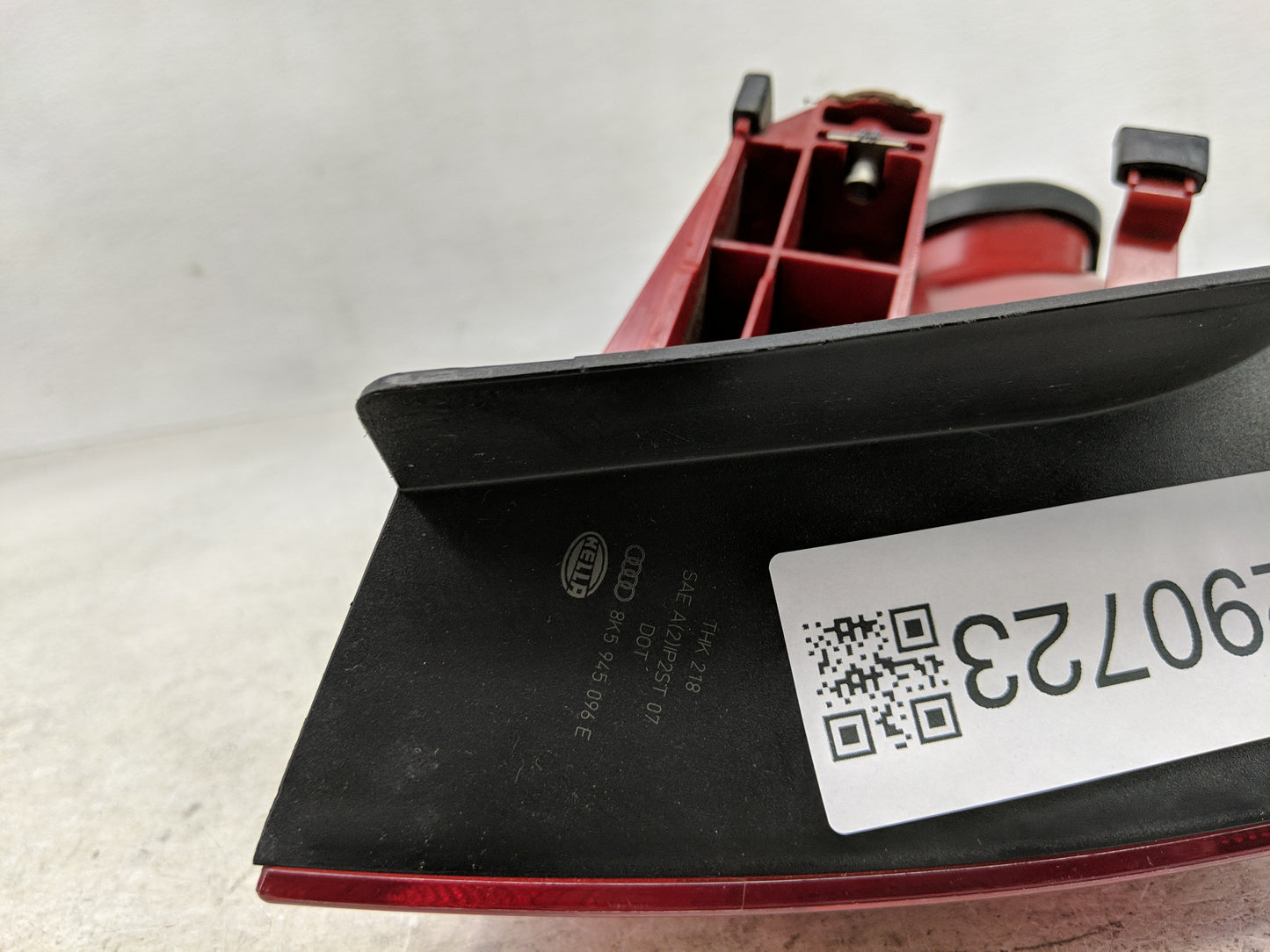 2010-2012 Audi A4 Tail Light Assembly Passenger Right OEM P/N:8K5 945 096 E Fits Fits 2010 2011 2012 OEM Used Auto Parts - O