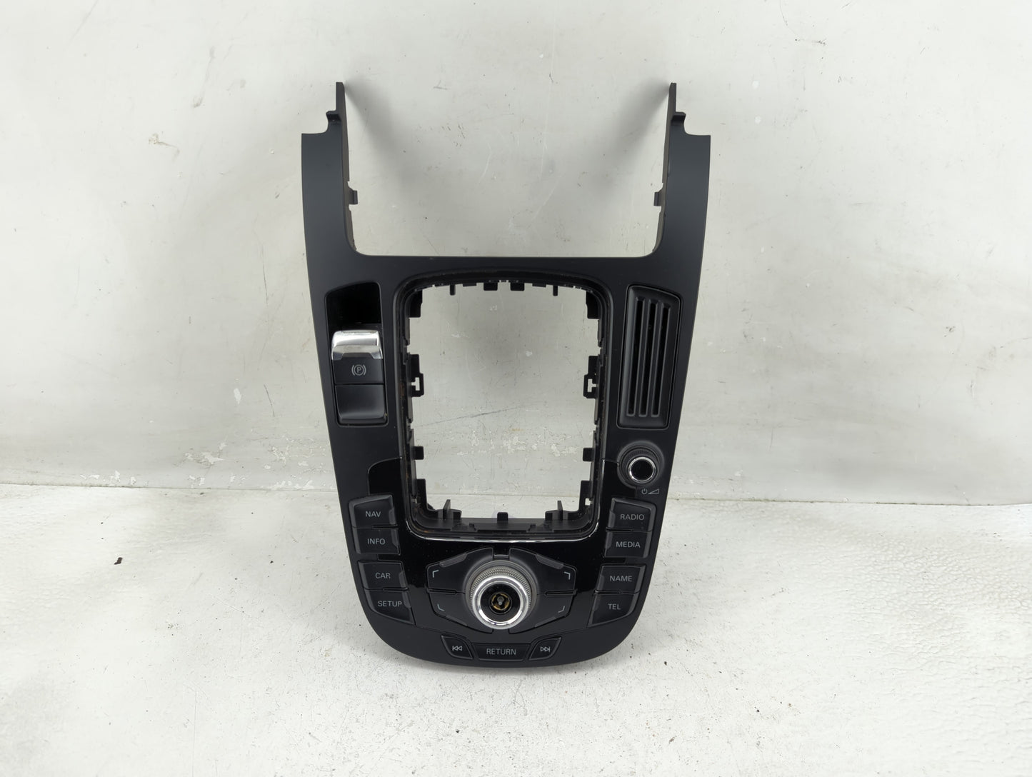2010-2012 Audi A4 Radio Control Panel - Oemusedautoparts1.com