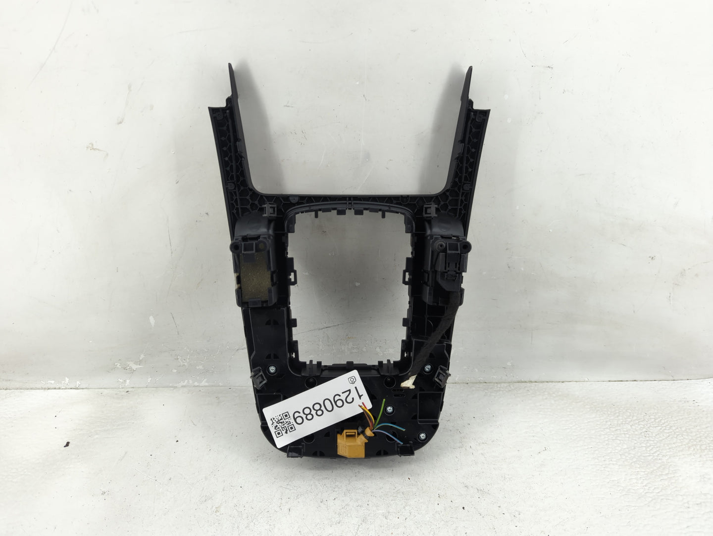 2010-2012 Audi A4 Radio Control Panel - Oemusedautoparts1.com