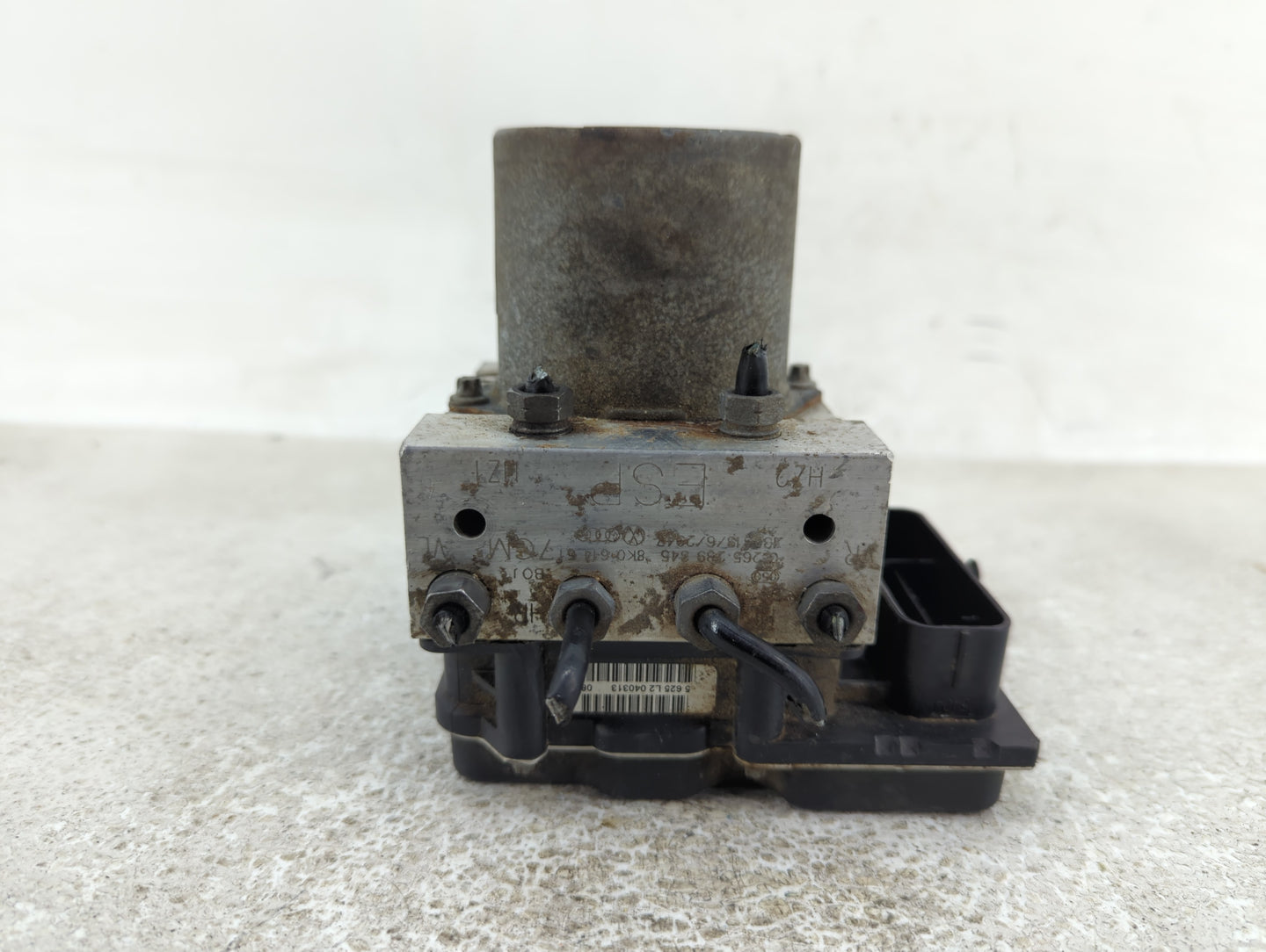 2011-2012 Audi A4 ABS Pump Control Module Replacement P/N:8K061451 Fits Fits 2011 2012 OEM Used Auto Parts - Oemusedautopart