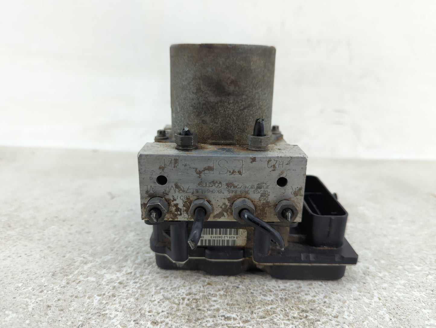 2011-2012 Audi A4 ABS Pump Control Module Replacement P/N:8K061451 Fits Fits 2011 2012 OEM Used Auto Parts - Oemusedautopart