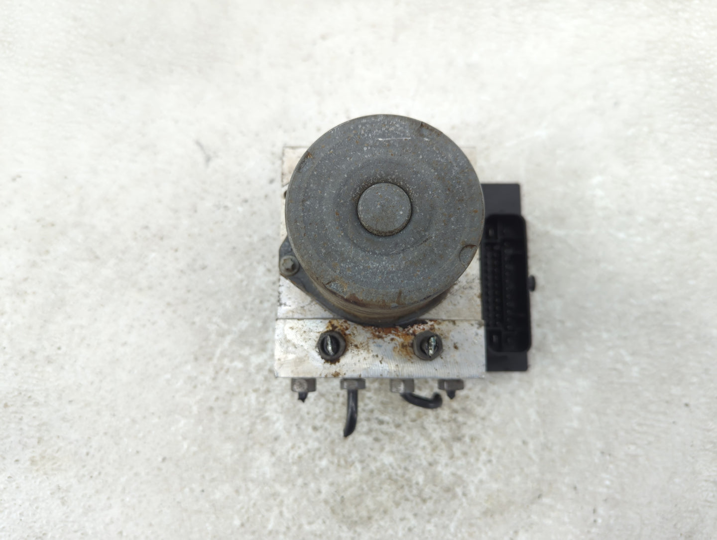 2011-2012 Audi A4 ABS Pump Control Module Replacement P/N:8K061451 Fits Fits 2011 2012 OEM Used Auto Parts - Oemusedautopart