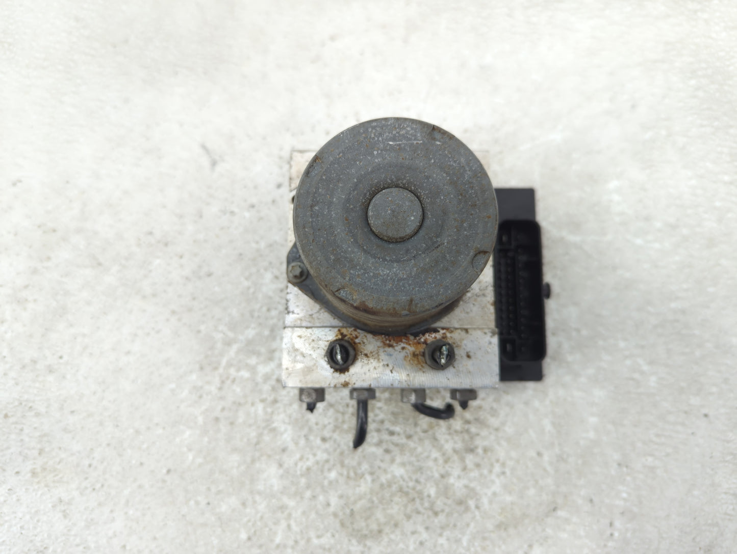2011-2012 Audi A4 ABS Pump Control Module Replacement P/N:8K061451 Fits Fits 2011 2012 OEM Used Auto Parts - Oemusedautopart