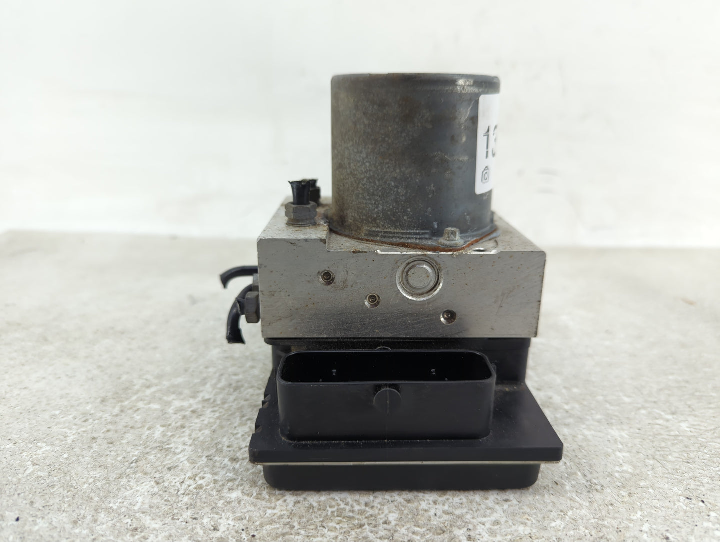 2011-2012 Audi A4 ABS Pump Control Module Replacement P/N:8K061451 Fits Fits 2011 2012 OEM Used Auto Parts - Oemusedautopart