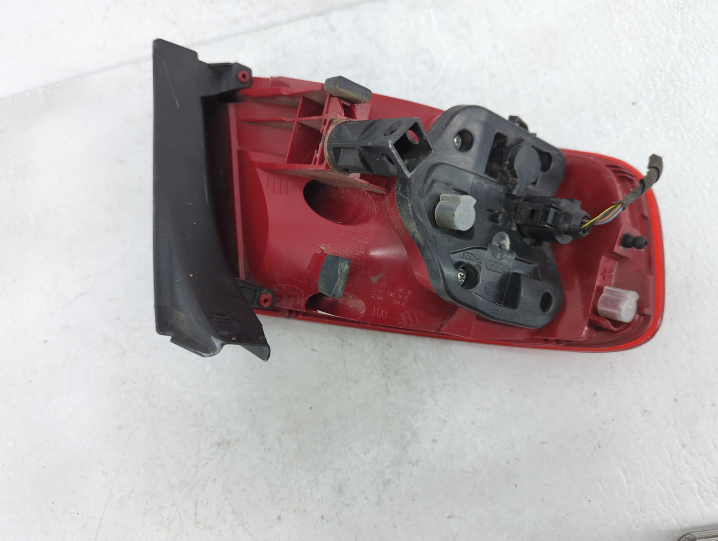 2010-2012 Audi A4 Tail Light Assembly Passenger Right OEM P/N:010085080118 Fits Fits 2010 2011 2012 OEM Used Auto Parts - Oe