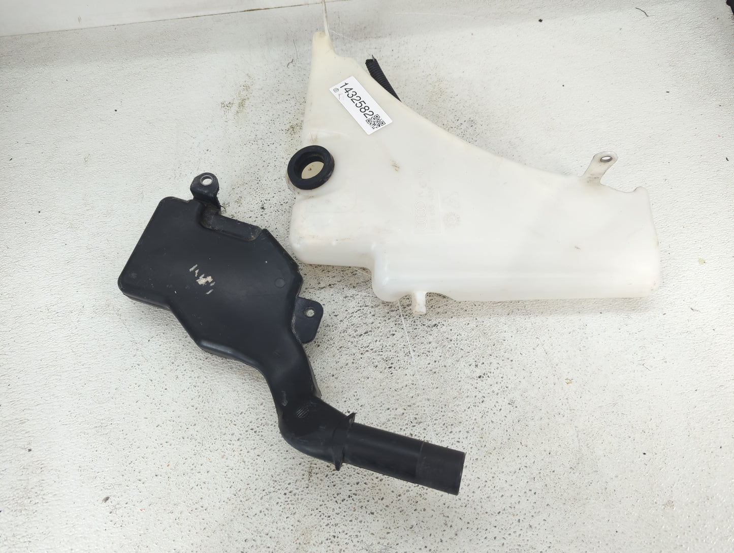 2009-2016 Audi A4 Windshield Washer Fluid Reservoir Bottle Oem White - Oemusedautoparts1.com