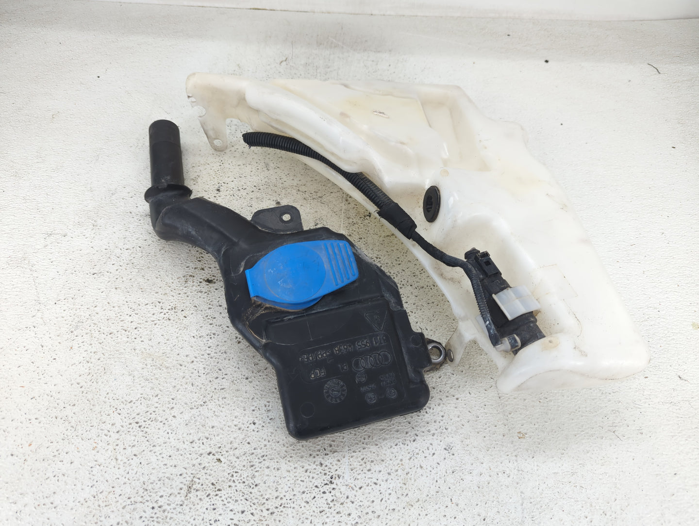 2009-2016 Audi A4 Windshield Washer Fluid Reservoir Bottle Oem White - Oemusedautoparts1.com
