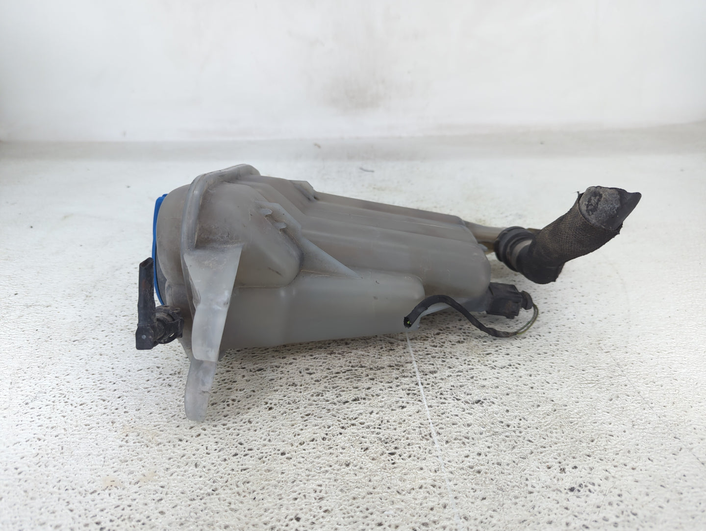 2009-2012 Audi A4 Radiator Coolant Overflow Expansion Tank Bottle 1432604 - Oemusedautoparts1.com