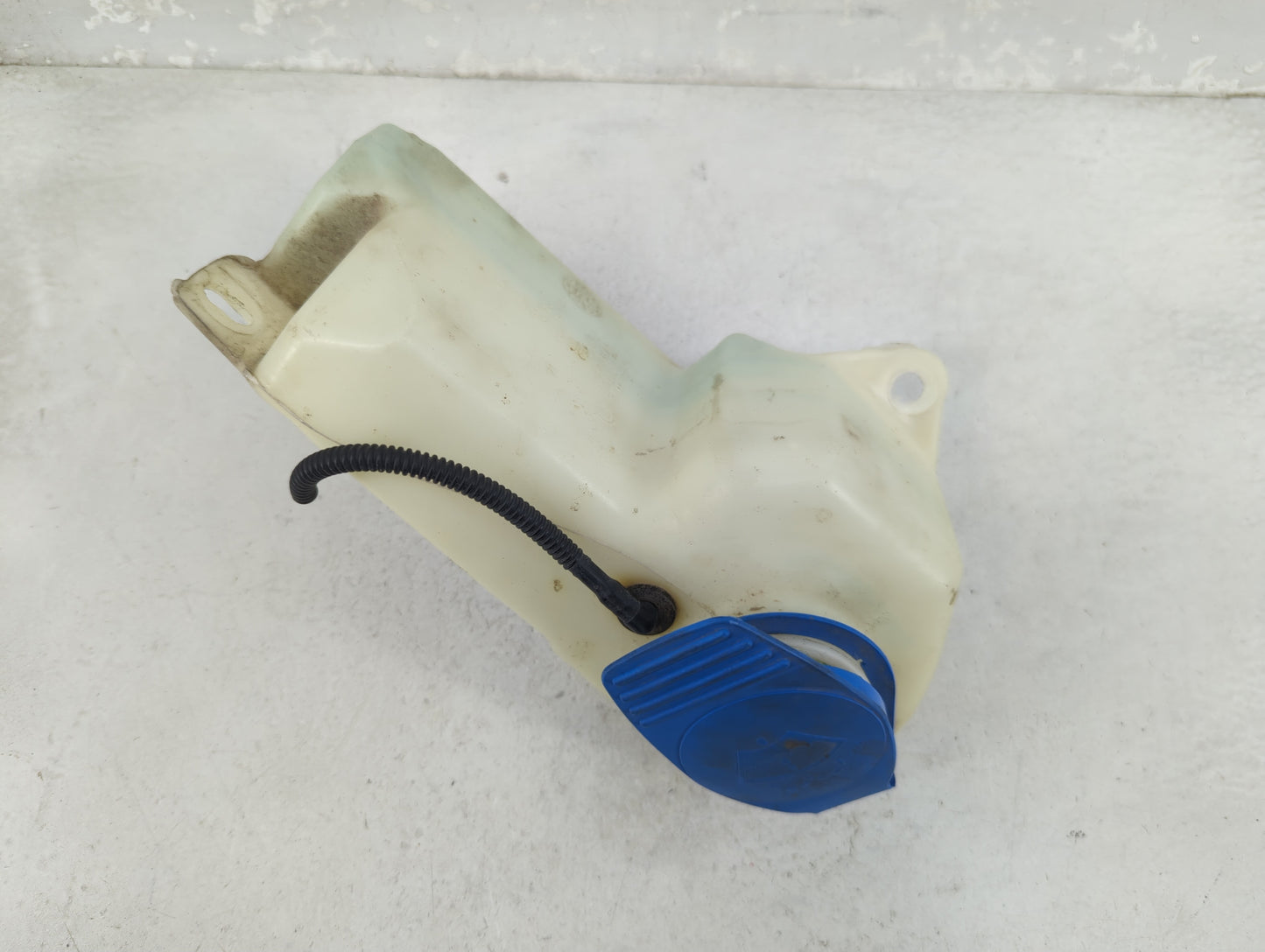 2009-2016 Audi A4 Windshield Washer Fluid Reservoir Bottle Oem - Oemusedautoparts1.com