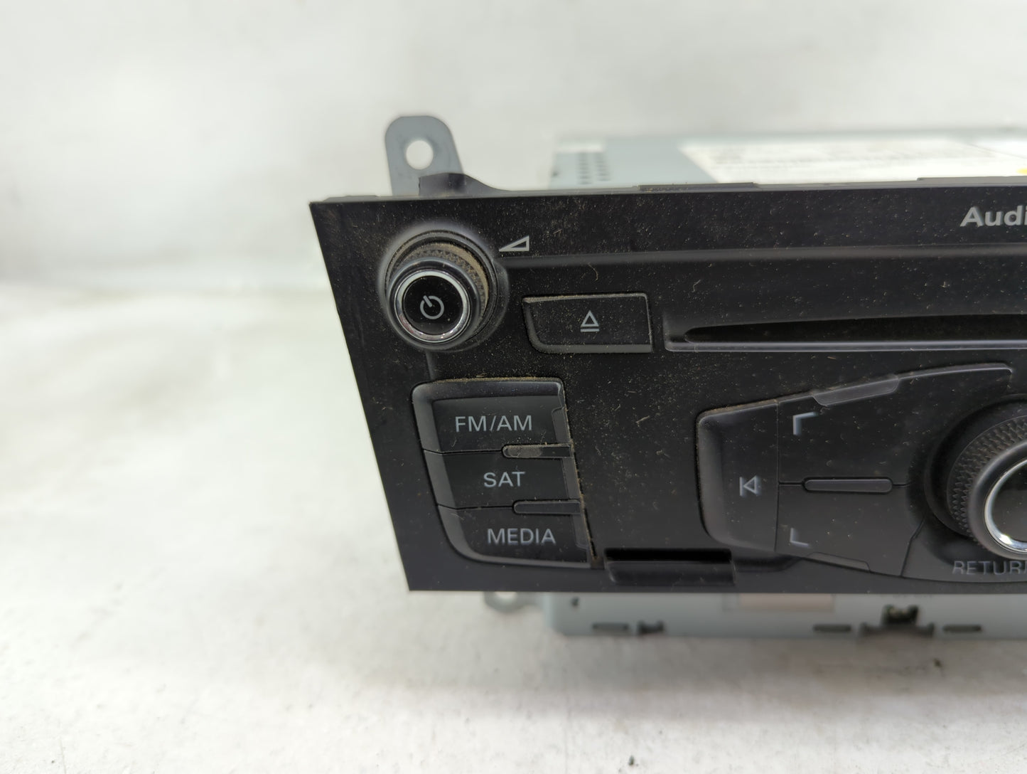 2010-2012 Audi A4 Radio AM FM Cd Player Receiver Replacement P/N:8T1035186R CQ-JA1962G Fits OEM Used Auto Parts - Oemusedaut