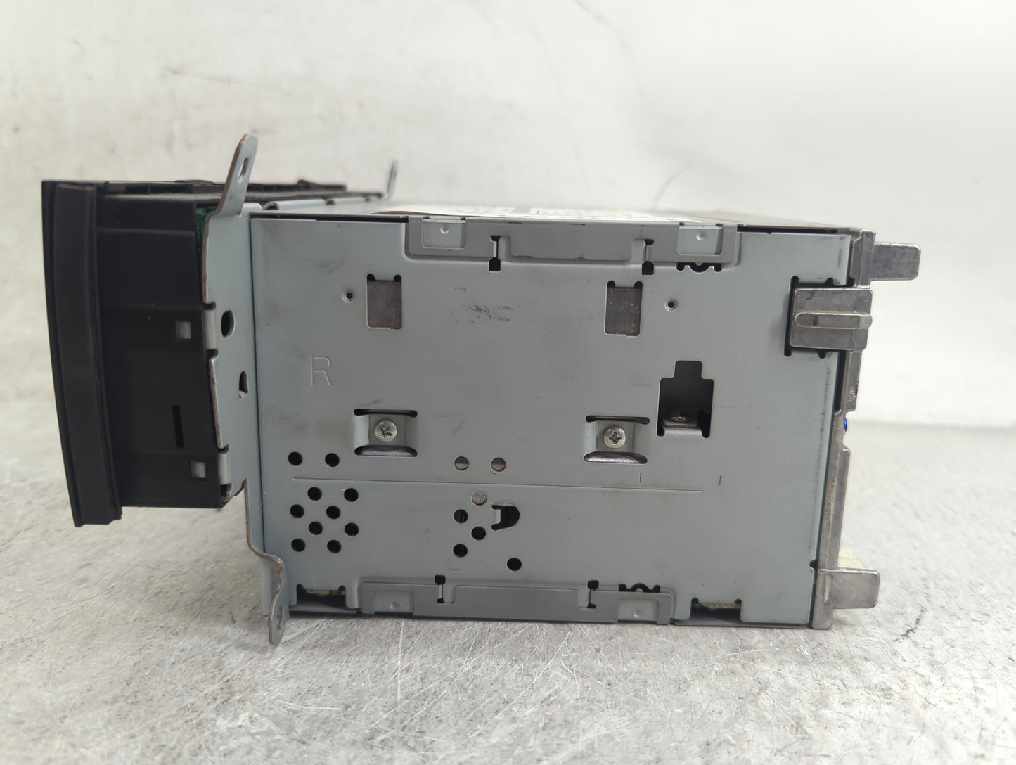 2010-2012 Audi A4 Radio AM FM Cd Player Receiver Replacement P/N:8T1035186R CQ-JA1962G Fits OEM Used Auto Parts - Oemusedaut