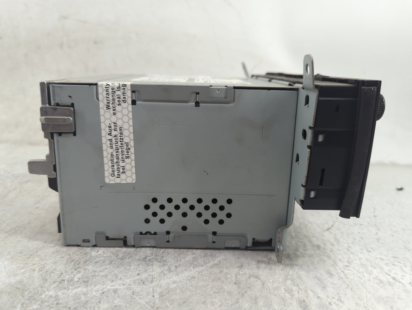 2010-2012 Audi A4 Radio AM FM Cd Player Receiver Replacement P/N:8T1035186R CQ-JA1962G Fits OEM Used Auto Parts - Oemusedaut