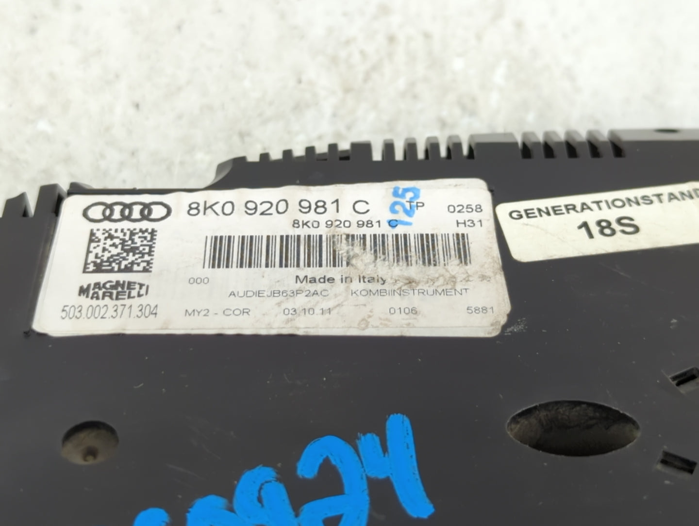 2010-2012 Audi A4 Instrument Cluster Speedometer Gauges P/N:8K0 920 980 M 8K0 920 981 C Fits Fits 2010 2011 2012 OEM Used Au