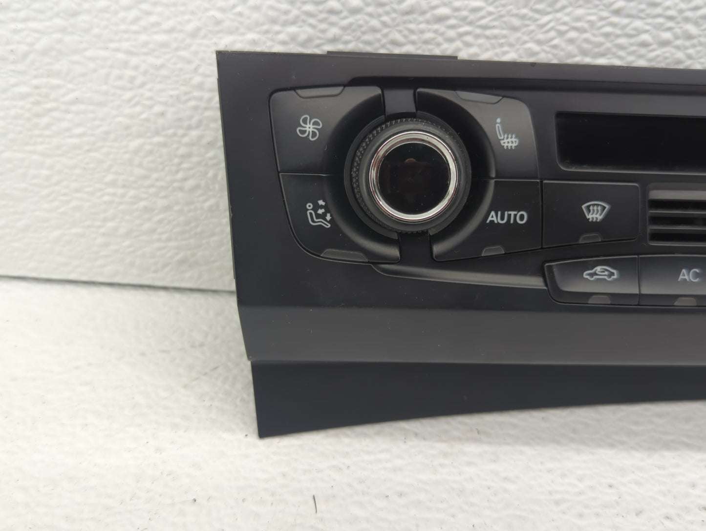 2009-2012 Audi A4 Climate Control Module Temperature AC/Heater Replacement P/N:8T1 820 043 AA 8T1 820 043 AK Fits OEM Used A