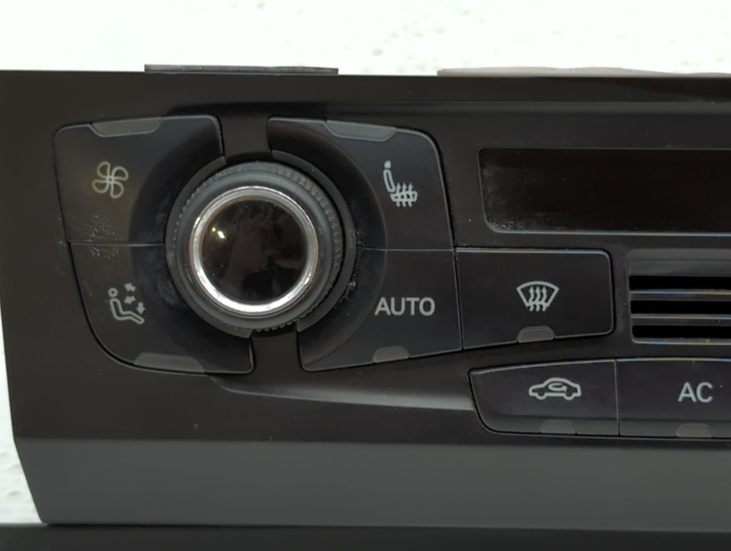 2009-2012 Audi A4 Climate Control Module Temperature AC/Heater Replacement P/N:8T1 820 043 AA 8T1 820 043 AK Fits OEM Used A
