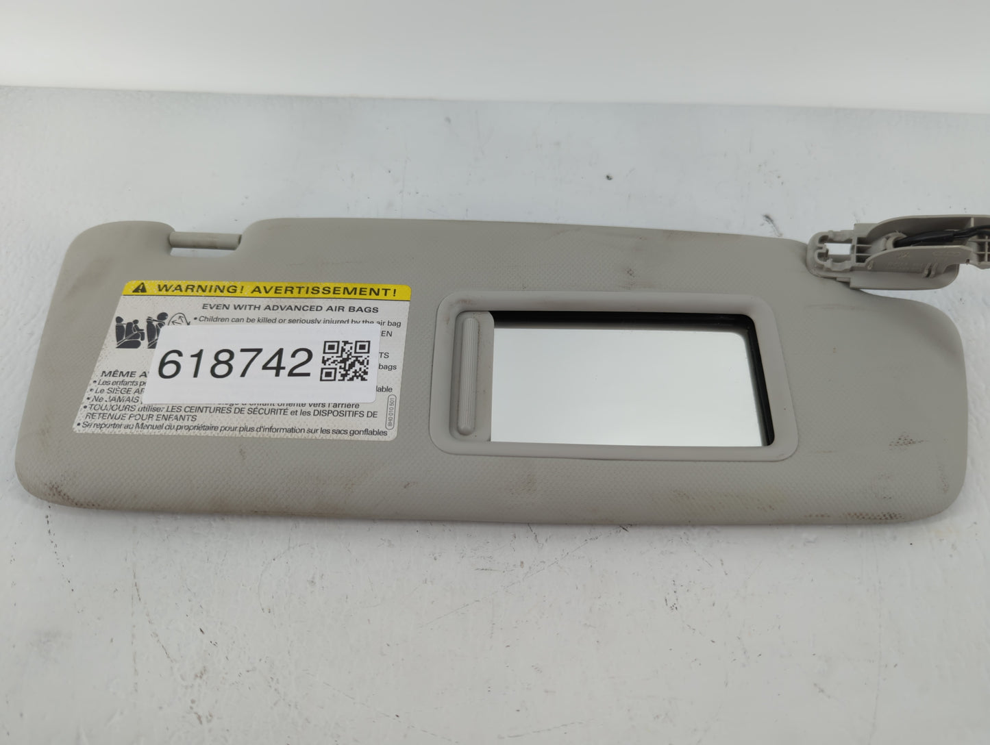 2009-2012 Audi A4 Sun Visor Shade Replacement Passenger Right Mirror Fits Fits 2009 2010 2011 2012 OEM Used Auto Parts - Oem