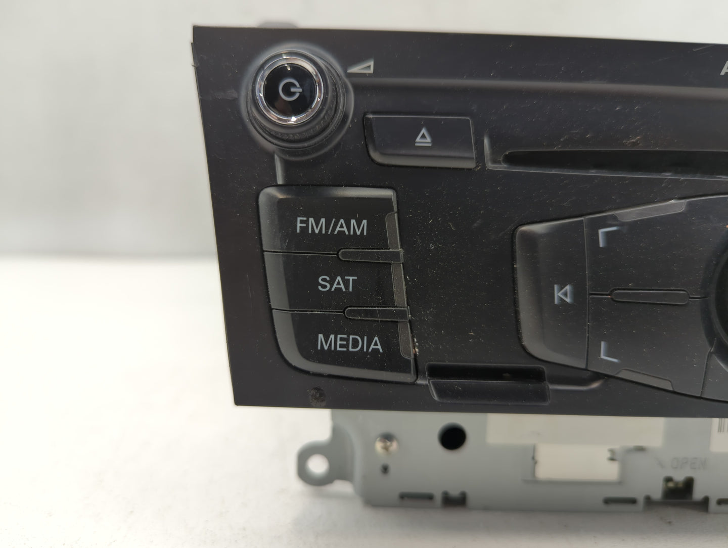 2010-2012 Audi A4 Am Fm Cd Player Radio Receiver - Oemusedautoparts1.com