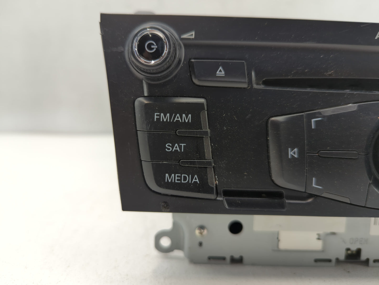 2010-2012 Audi A4 Am Fm Cd Player Radio Receiver - Oemusedautoparts1.com