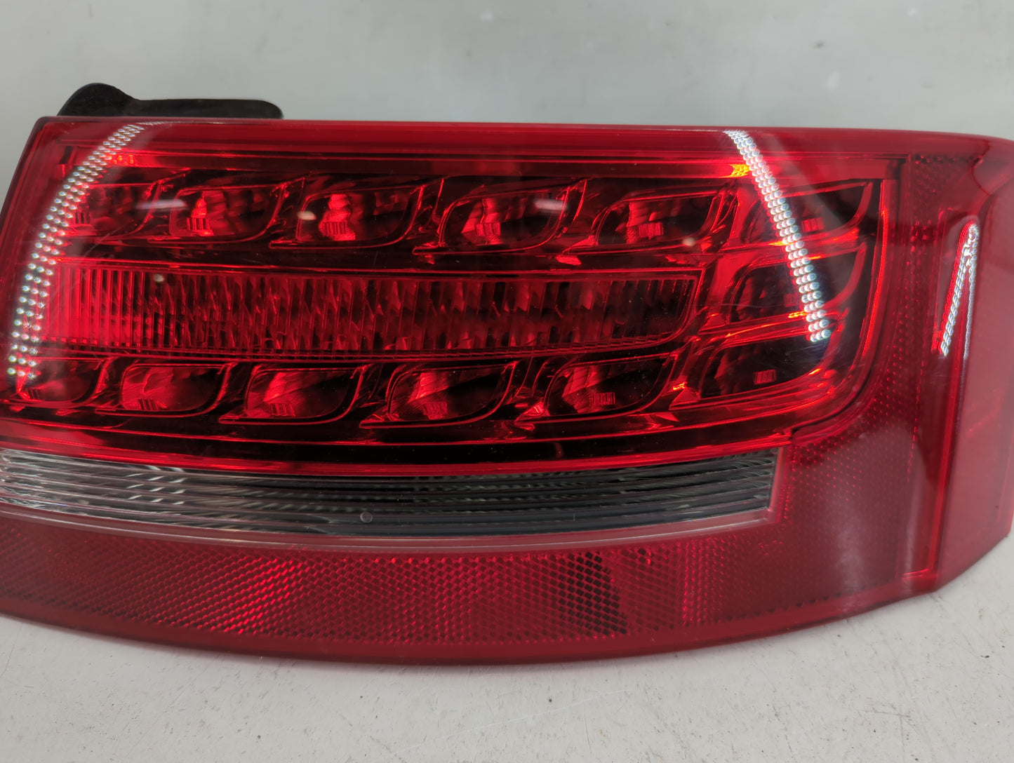 2008-2012 Audi A5 Tail Light Assembly Passenger Right OEM P/N:8T0 945 096 E Fits Fits 2008 2009 2010 2011 2012 OEM Used Auto