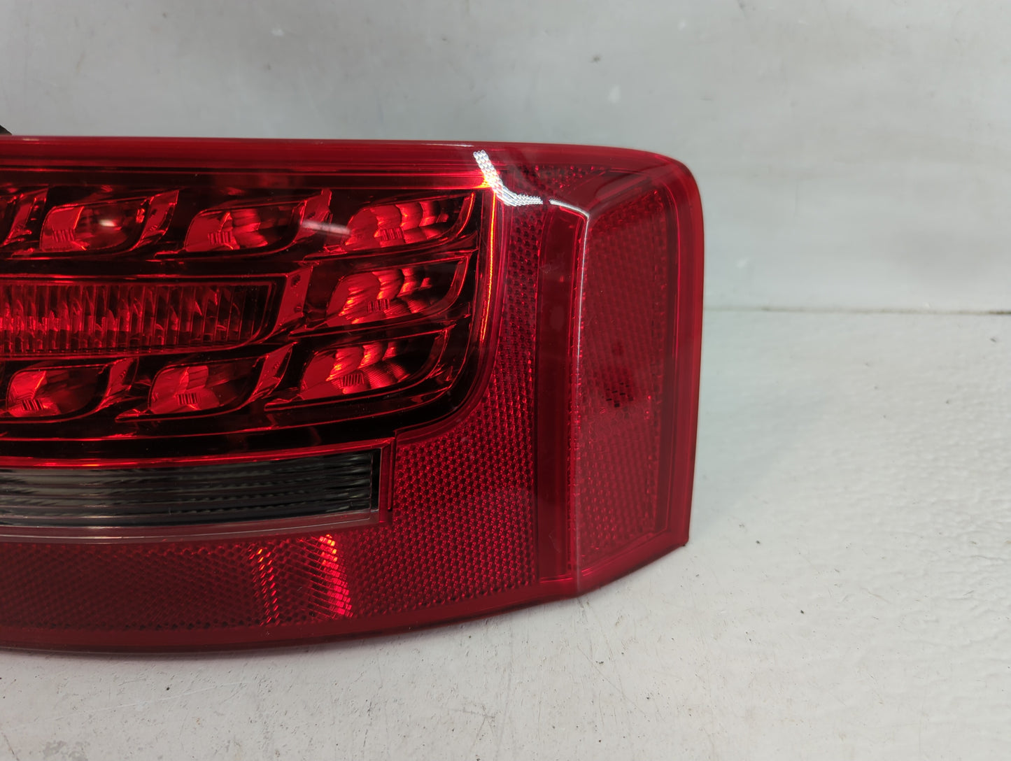 2008-2012 Audi A5 Tail Light Assembly Passenger Right OEM P/N:8T0 945 096 E Fits Fits 2008 2009 2010 2011 2012 OEM Used Auto
