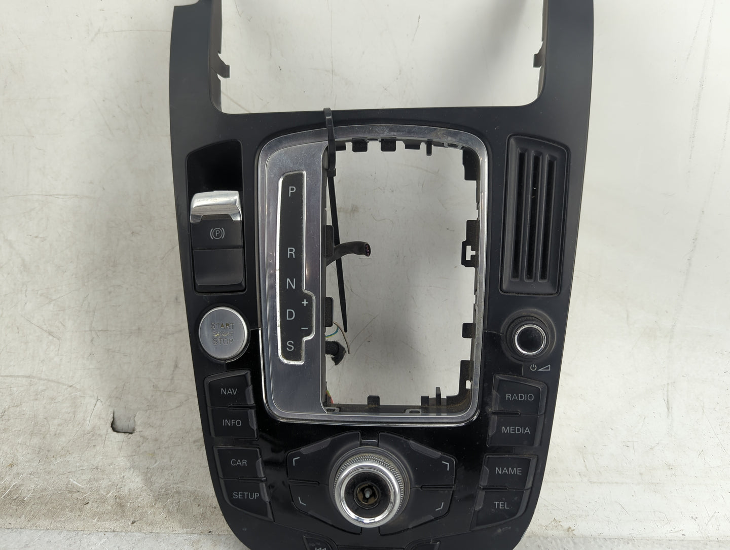 2010-2012 Audi A5 Radio AM FM Cd Player Receiver Replacement P/N:8T0919609G 8T0919609GWFX Fits OEM Used Auto Parts - Oemused