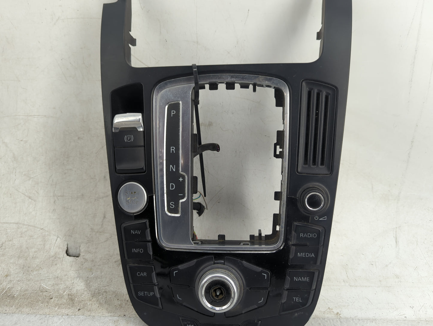 2010-2012 Audi A5 Radio AM FM Cd Player Receiver Replacement P/N:8T0919609G 8T0919609GWFX Fits OEM Used Auto Parts - Oemused