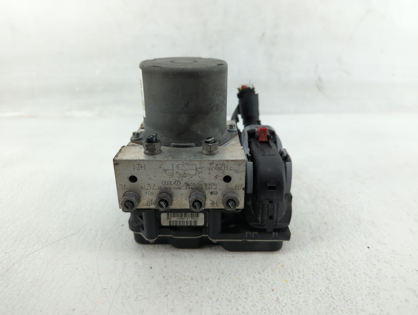 2010-2012 Audi A5 ABS Pump Control Module Replacement P/N:8K0 614 517EH Fits Fits 2009 2010 2011 2012 OEM Used Auto Parts - 