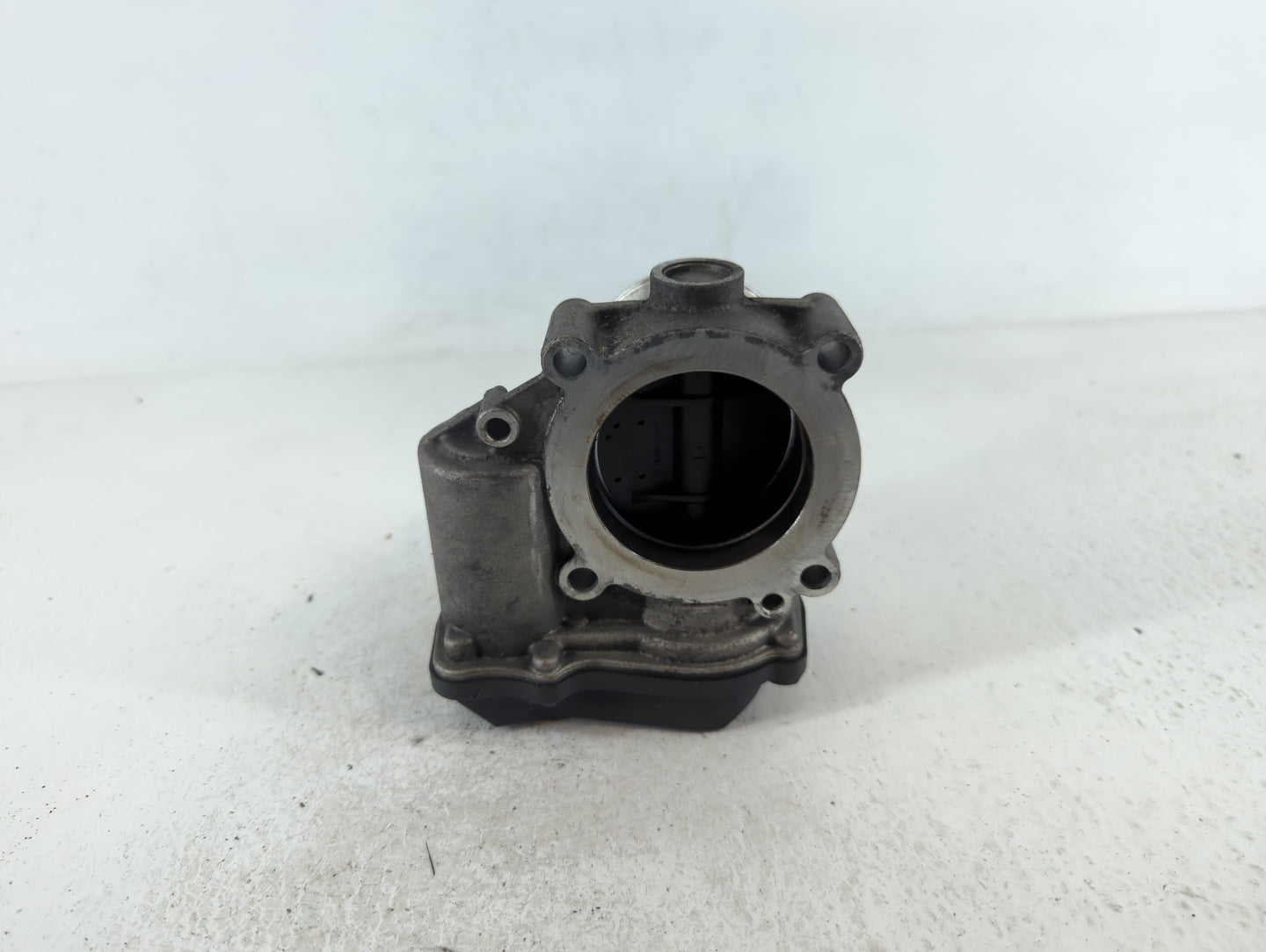2010-2017 Audi A5 Throttle Body P/N:06F 133 062 Q A2C53390403 Fits OEM Used Auto Parts - Oemusedautoparts1.com