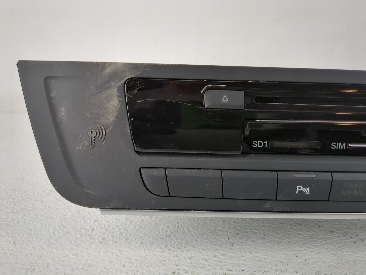 2012-2013 Audi A6 Radio AM FM Cd Player Receiver Replacement P/N:4G0 035 746 C Fits Fits 2012 2013 OEM Used Auto Parts - Oem