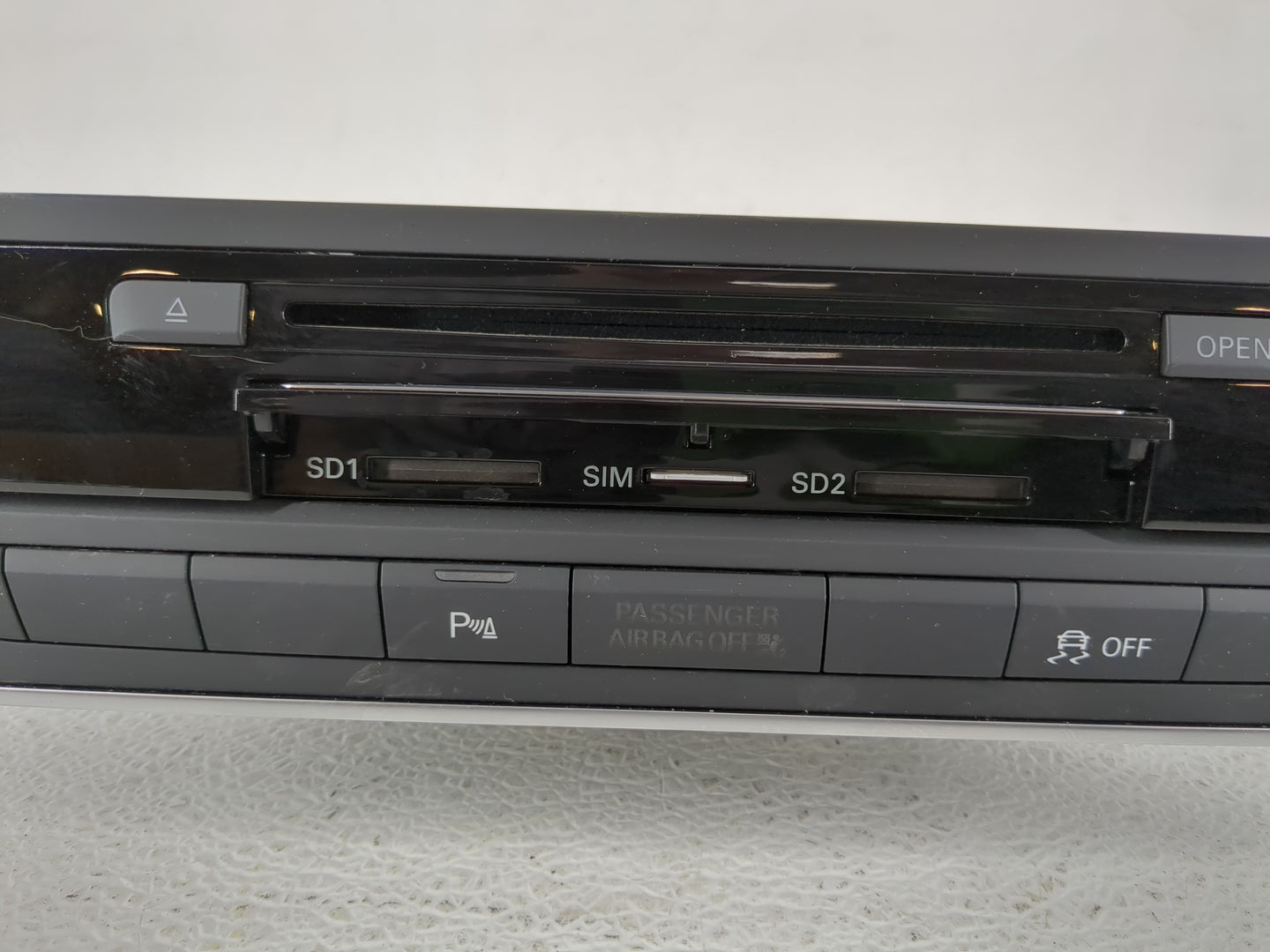 2012-2013 Audi A6 Radio AM FM Cd Player Receiver Replacement P/N:4G0 035 746 C Fits Fits 2012 2013 OEM Used Auto Parts - Oem